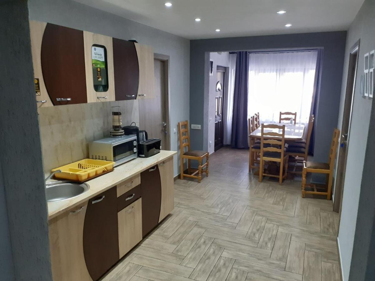 Casa Andy Hotell Buşteni Exteriör bild