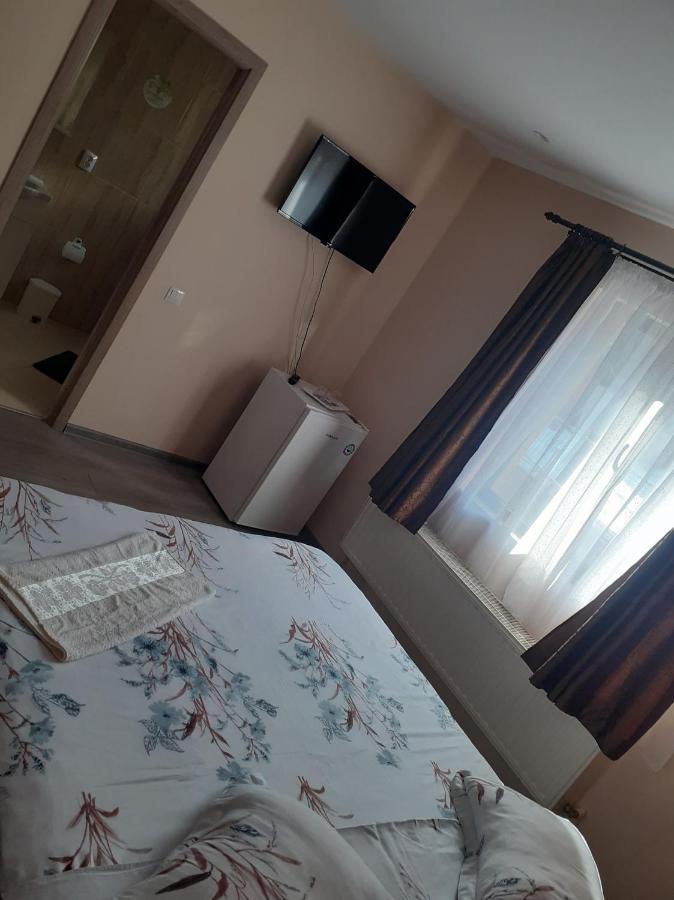 Casa Andy Hotell Buşteni Exteriör bild