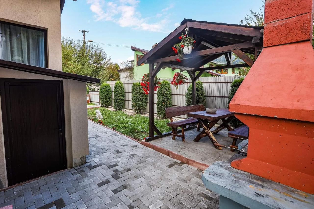 Casa Andy Hotell Buşteni Exteriör bild
