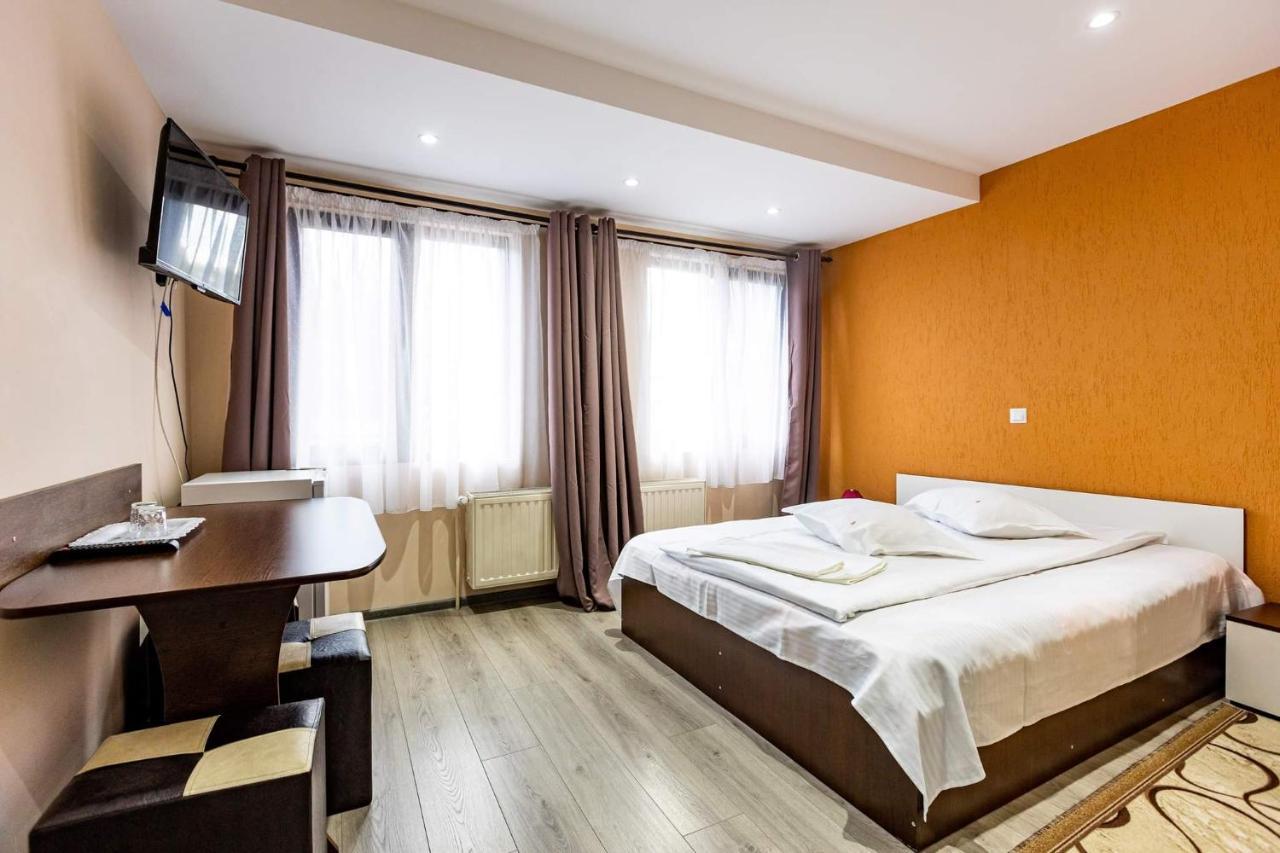Casa Andy Hotell Buşteni Exteriör bild