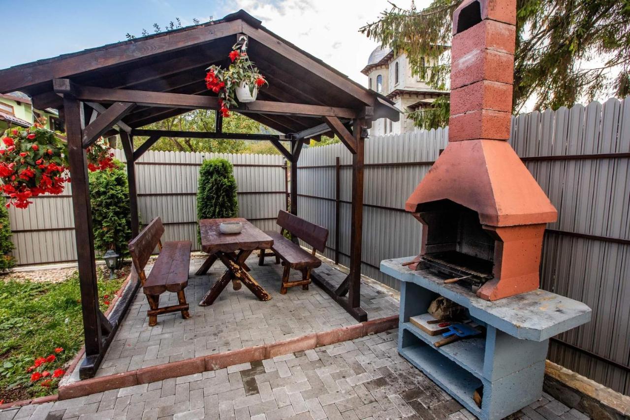 Casa Andy Hotell Buşteni Exteriör bild
